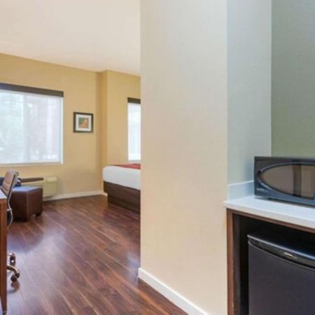 Comfort Inn & Suites Near Ontario Airport Экстерьер фото