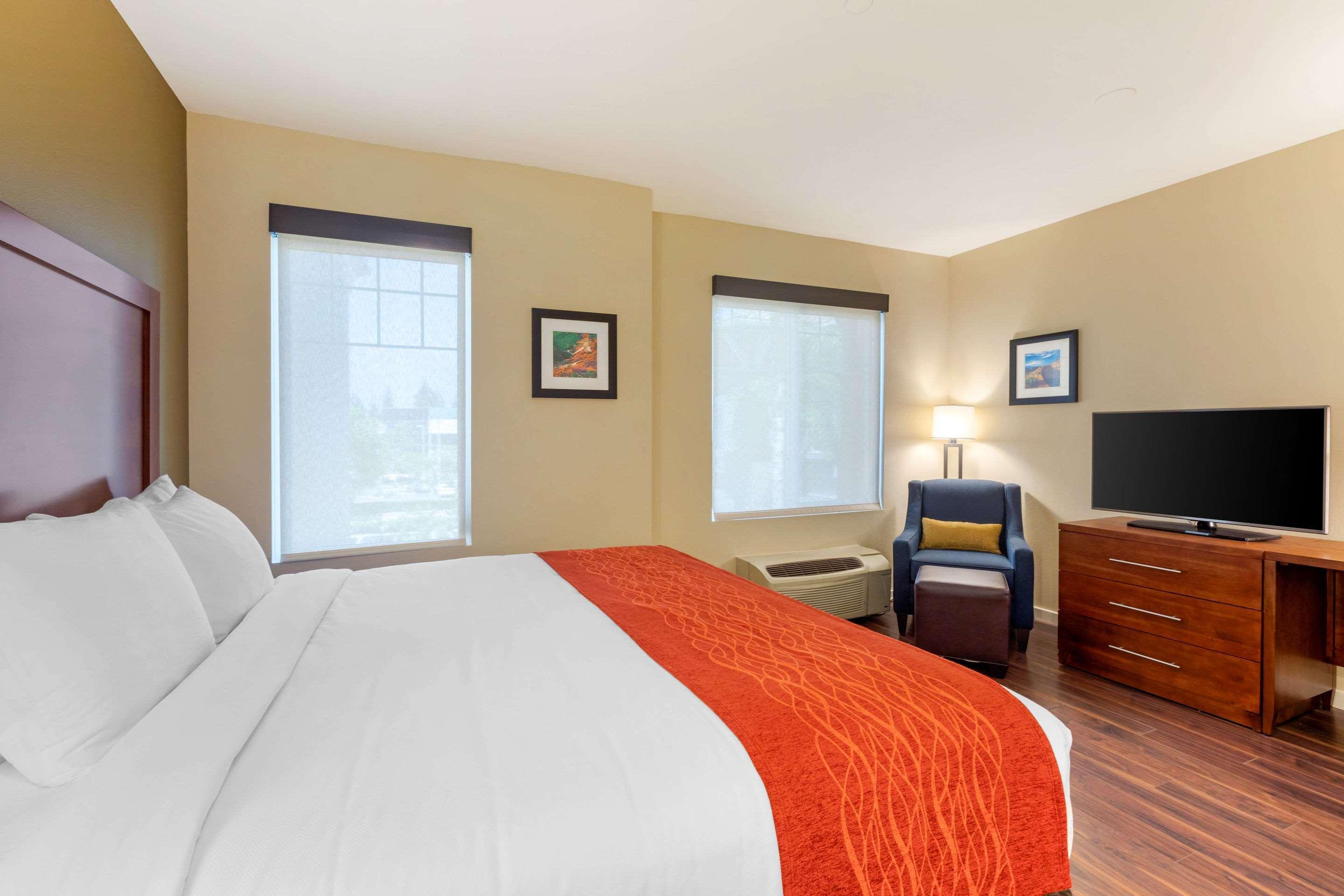 Comfort Inn & Suites Near Ontario Airport Экстерьер фото