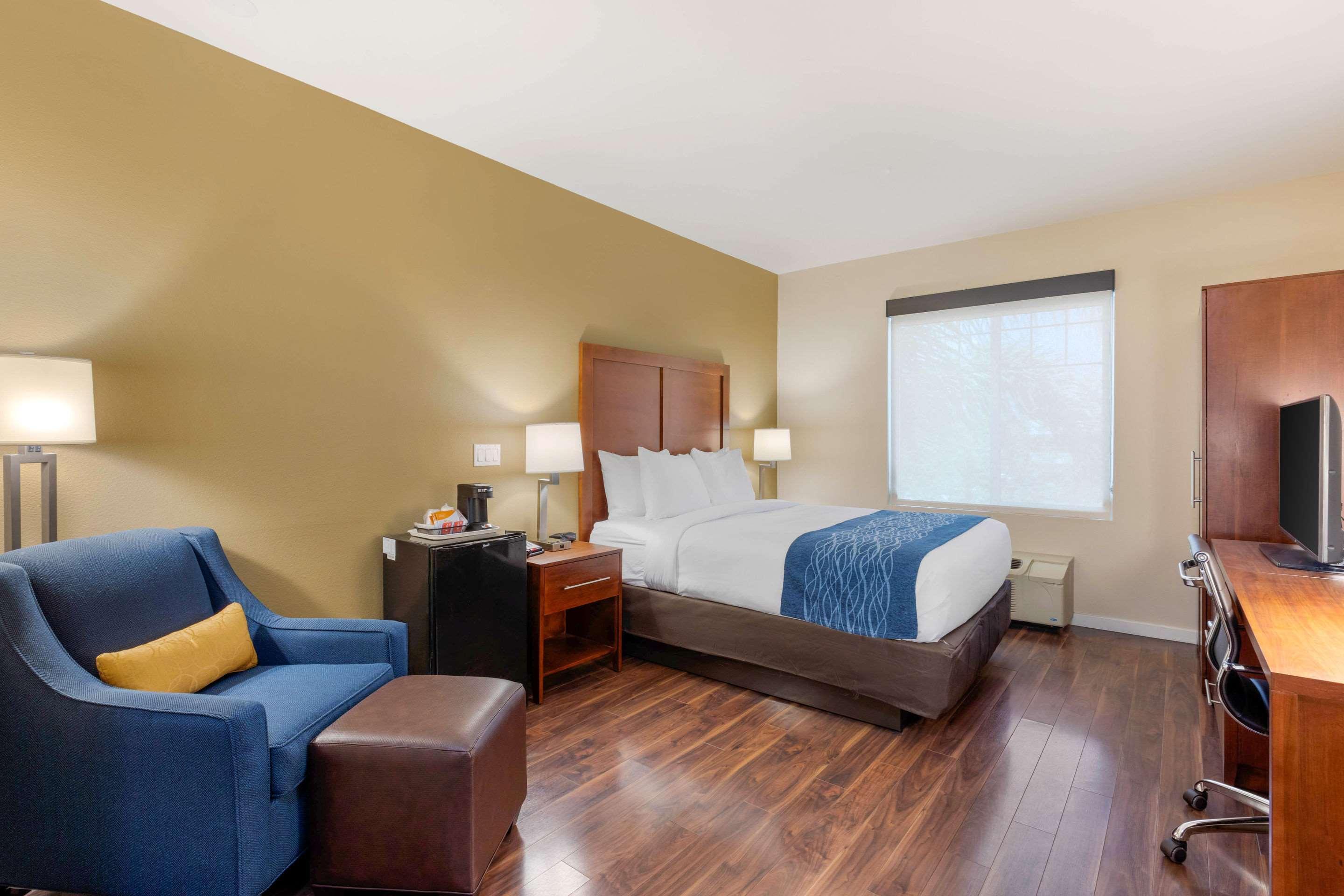Comfort Inn & Suites Near Ontario Airport Экстерьер фото