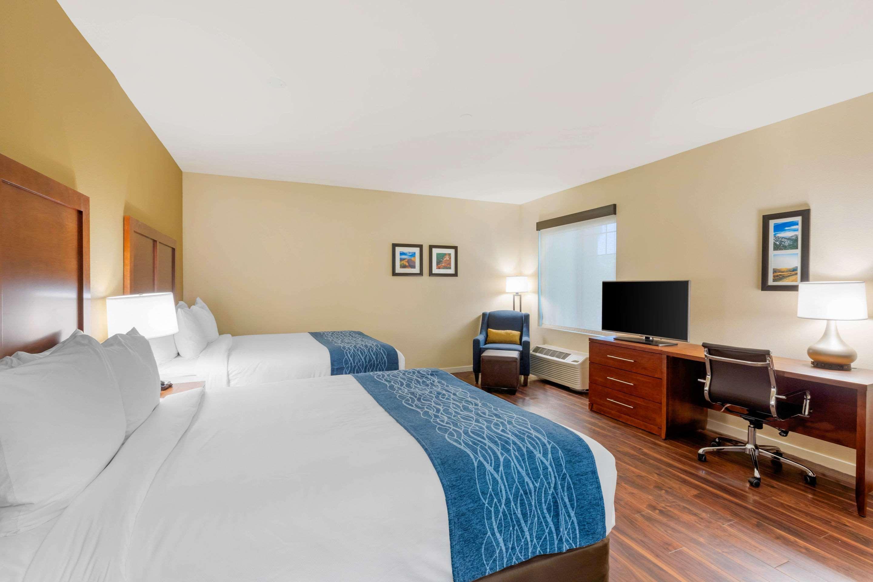 Comfort Inn & Suites Near Ontario Airport Экстерьер фото