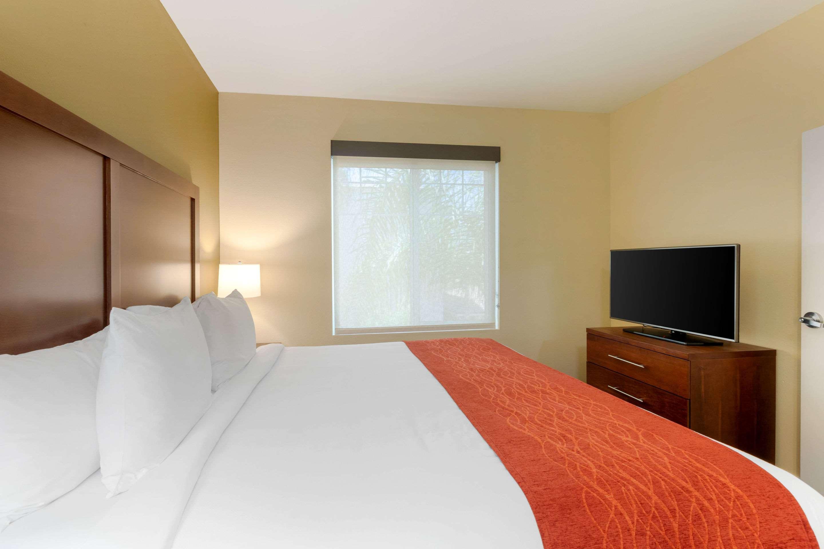 Comfort Inn & Suites Near Ontario Airport Экстерьер фото