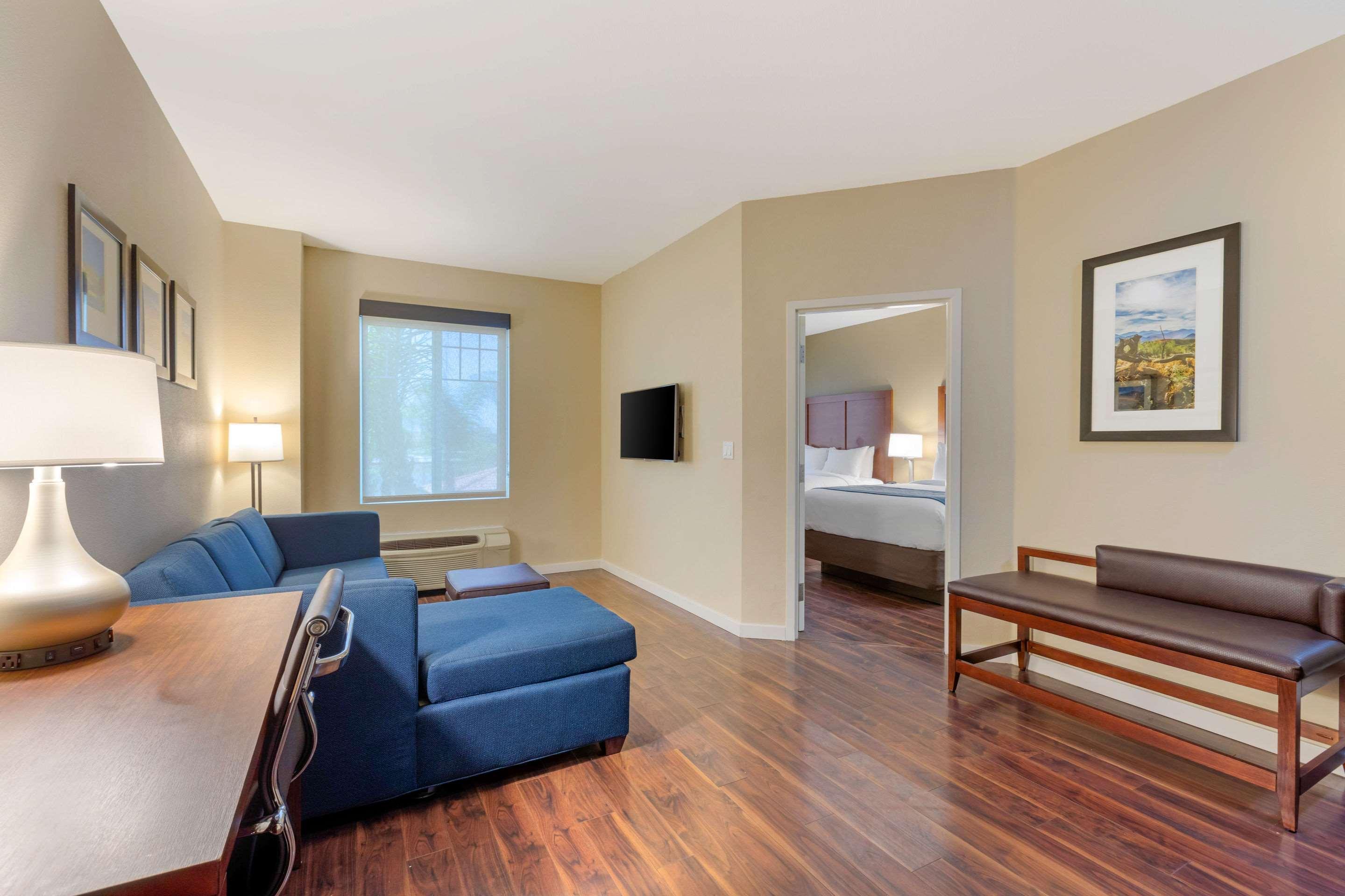 Comfort Inn & Suites Near Ontario Airport Экстерьер фото