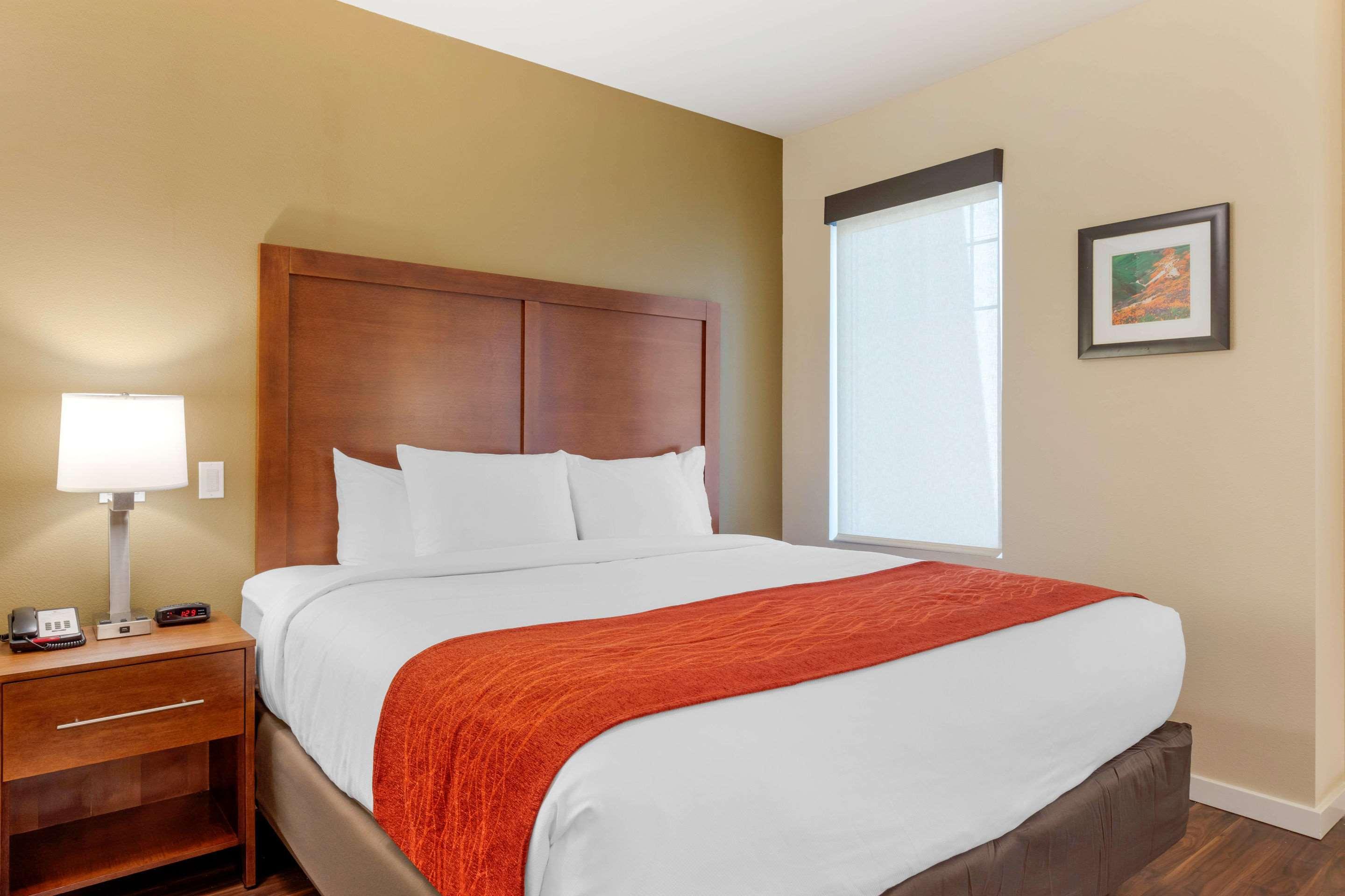Comfort Inn & Suites Near Ontario Airport Экстерьер фото