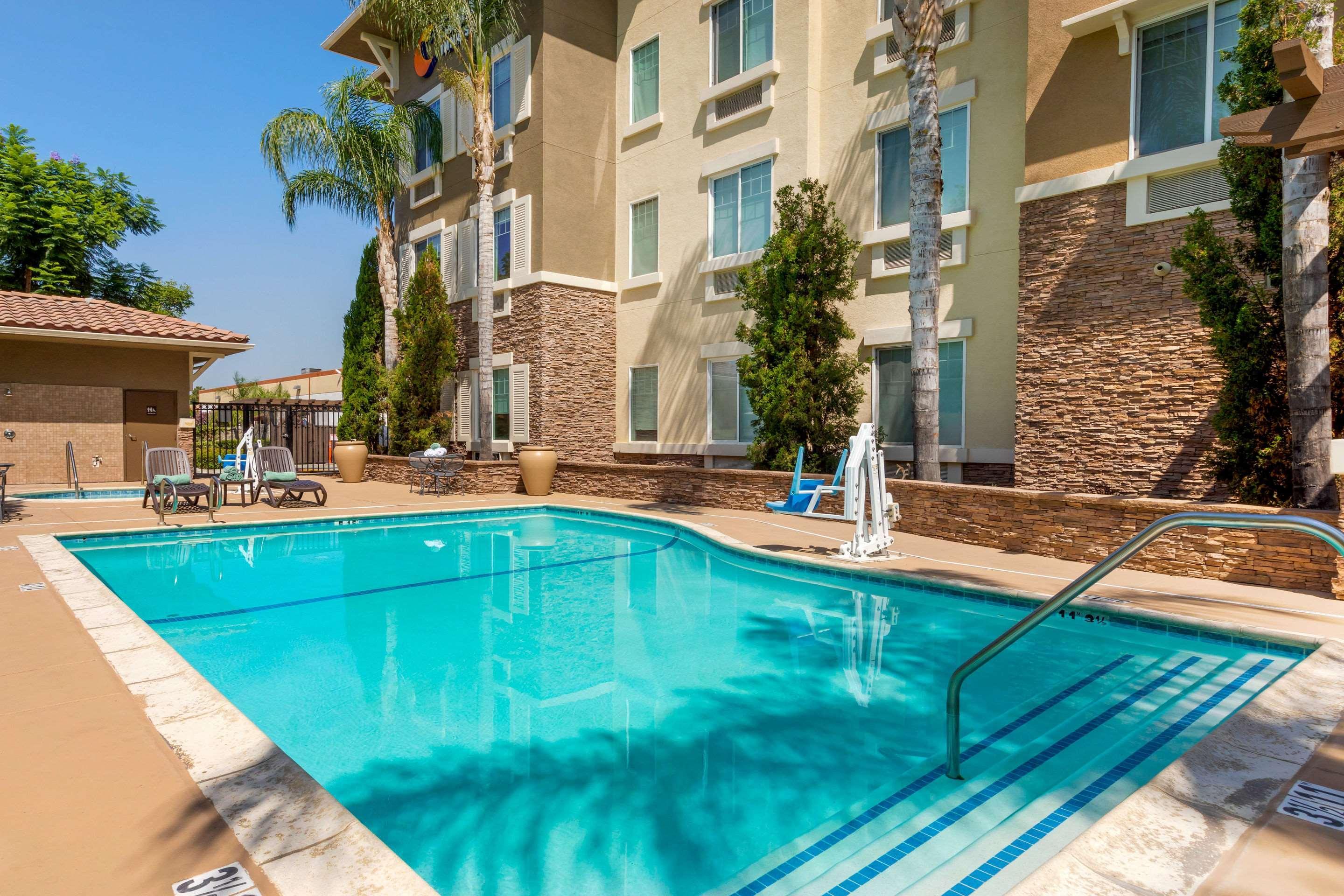 Comfort Inn & Suites Near Ontario Airport Экстерьер фото