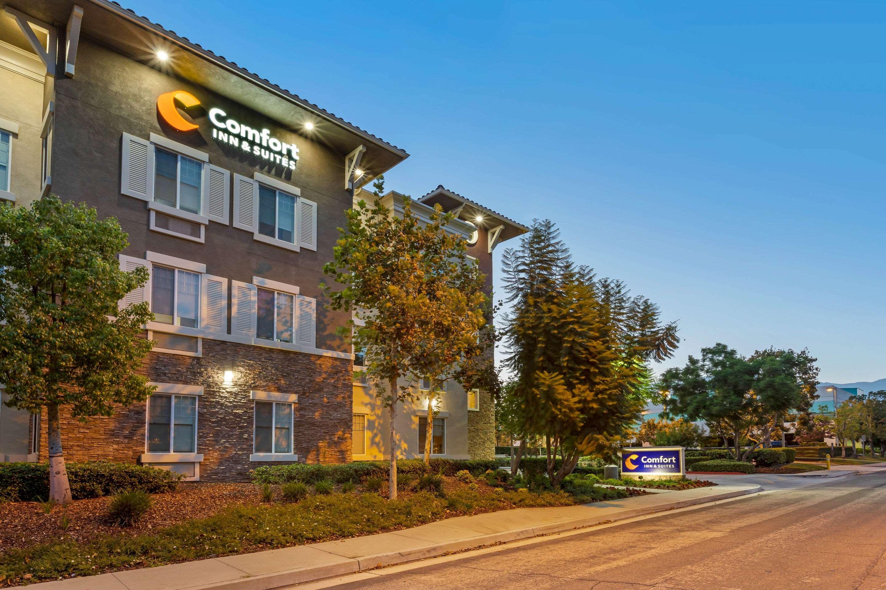 Comfort Inn & Suites Near Ontario Airport Экстерьер фото