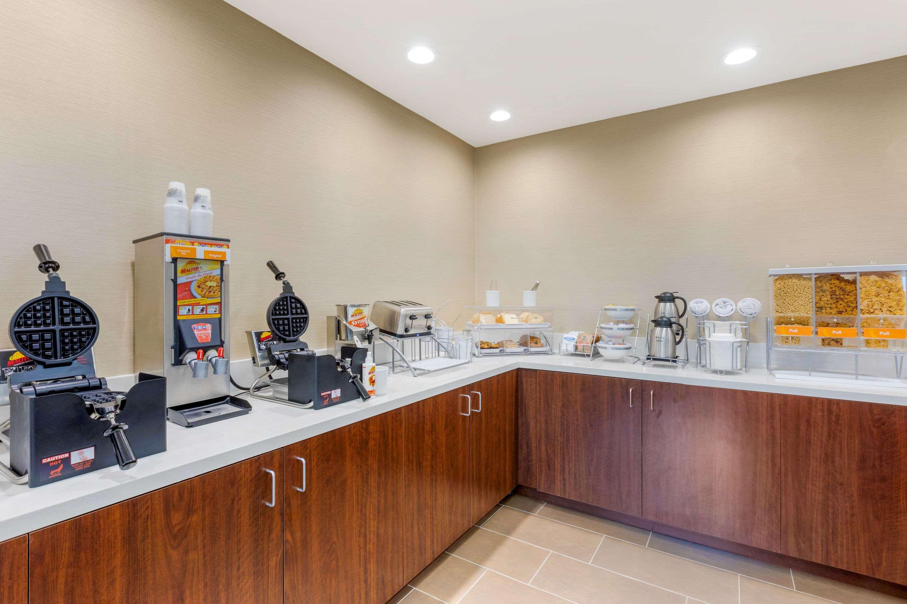 Comfort Inn & Suites Near Ontario Airport Экстерьер фото