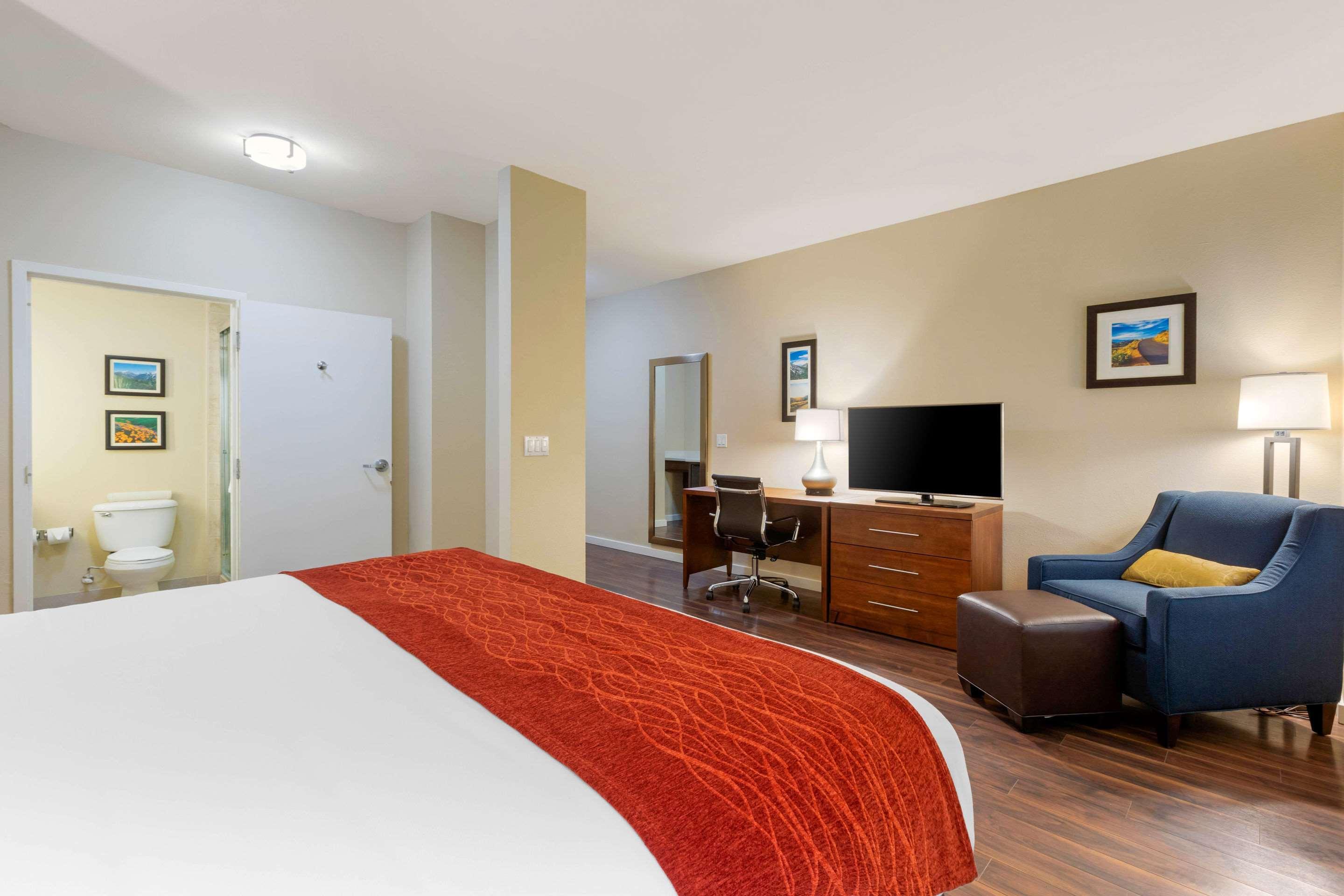 Comfort Inn & Suites Near Ontario Airport Экстерьер фото