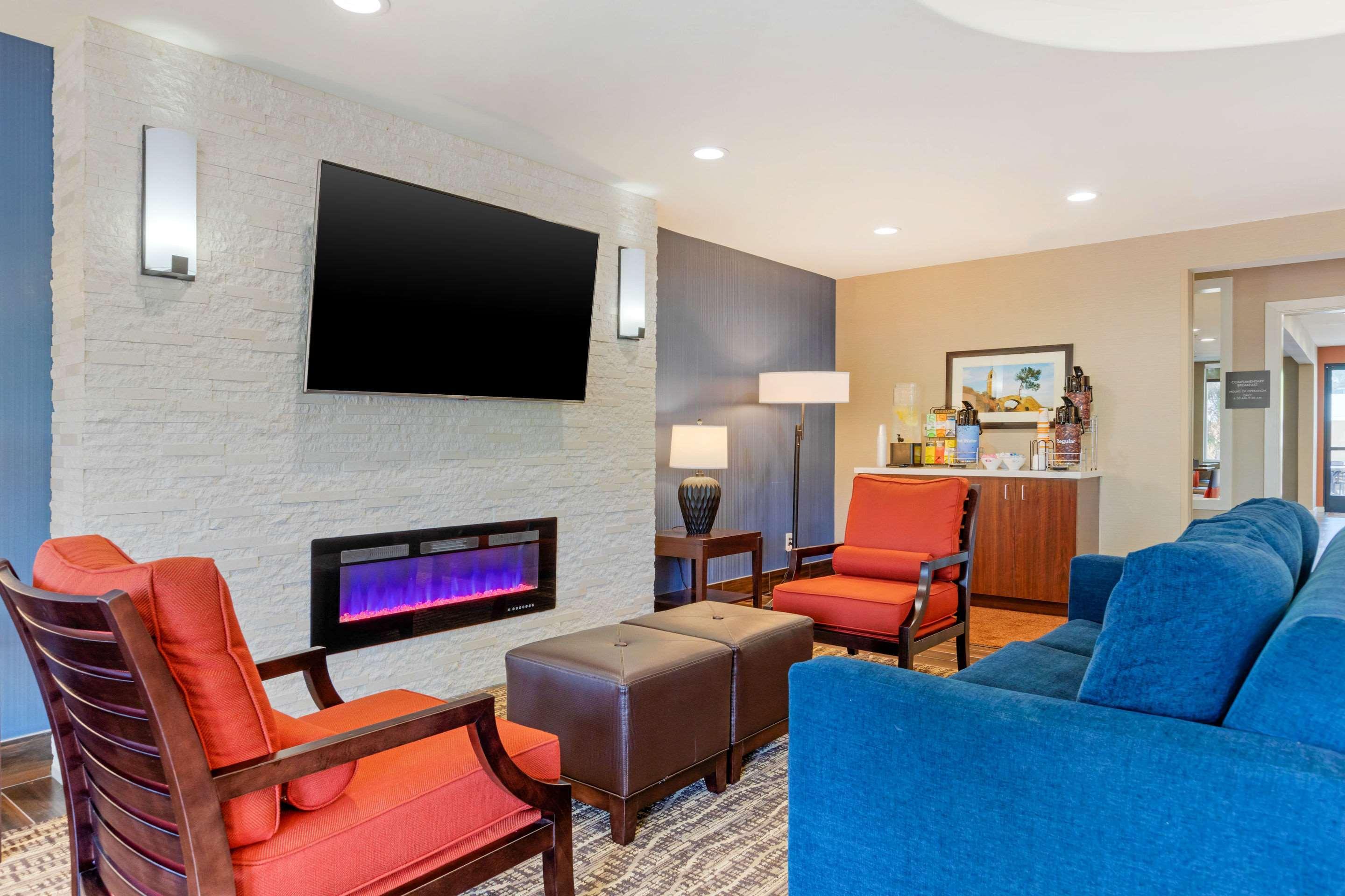Comfort Inn & Suites Near Ontario Airport Экстерьер фото