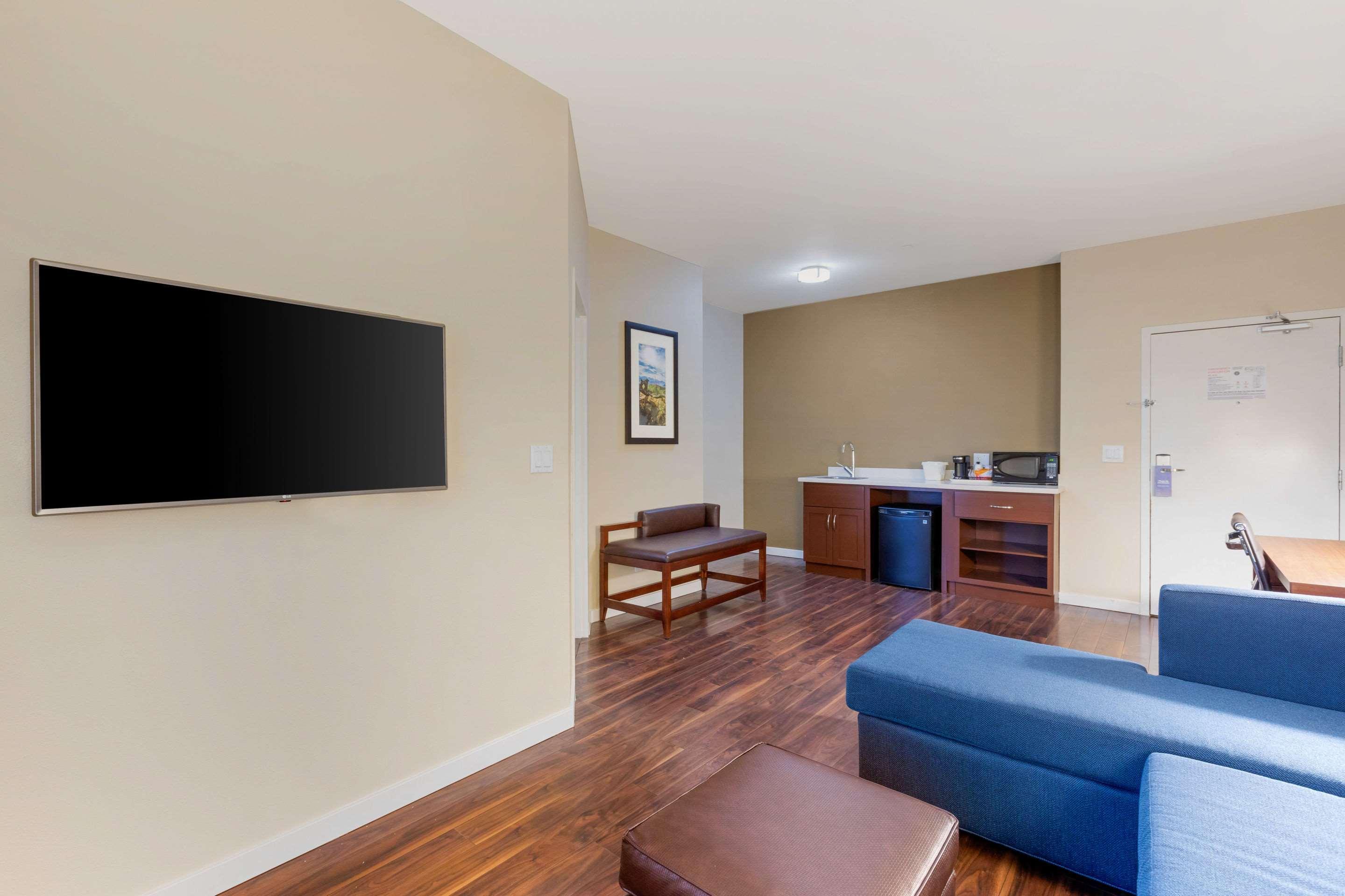 Comfort Inn & Suites Near Ontario Airport Экстерьер фото
