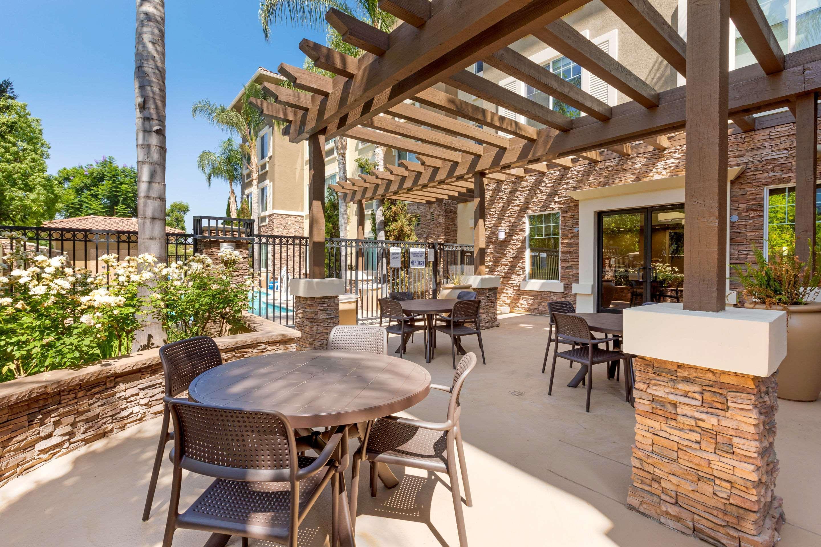 Comfort Inn & Suites Near Ontario Airport Экстерьер фото