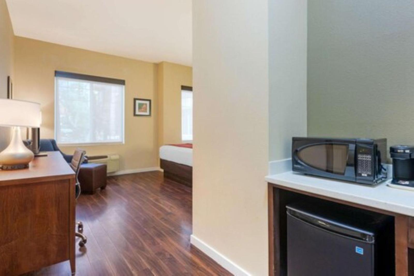 Comfort Inn & Suites Near Ontario Airport Экстерьер фото