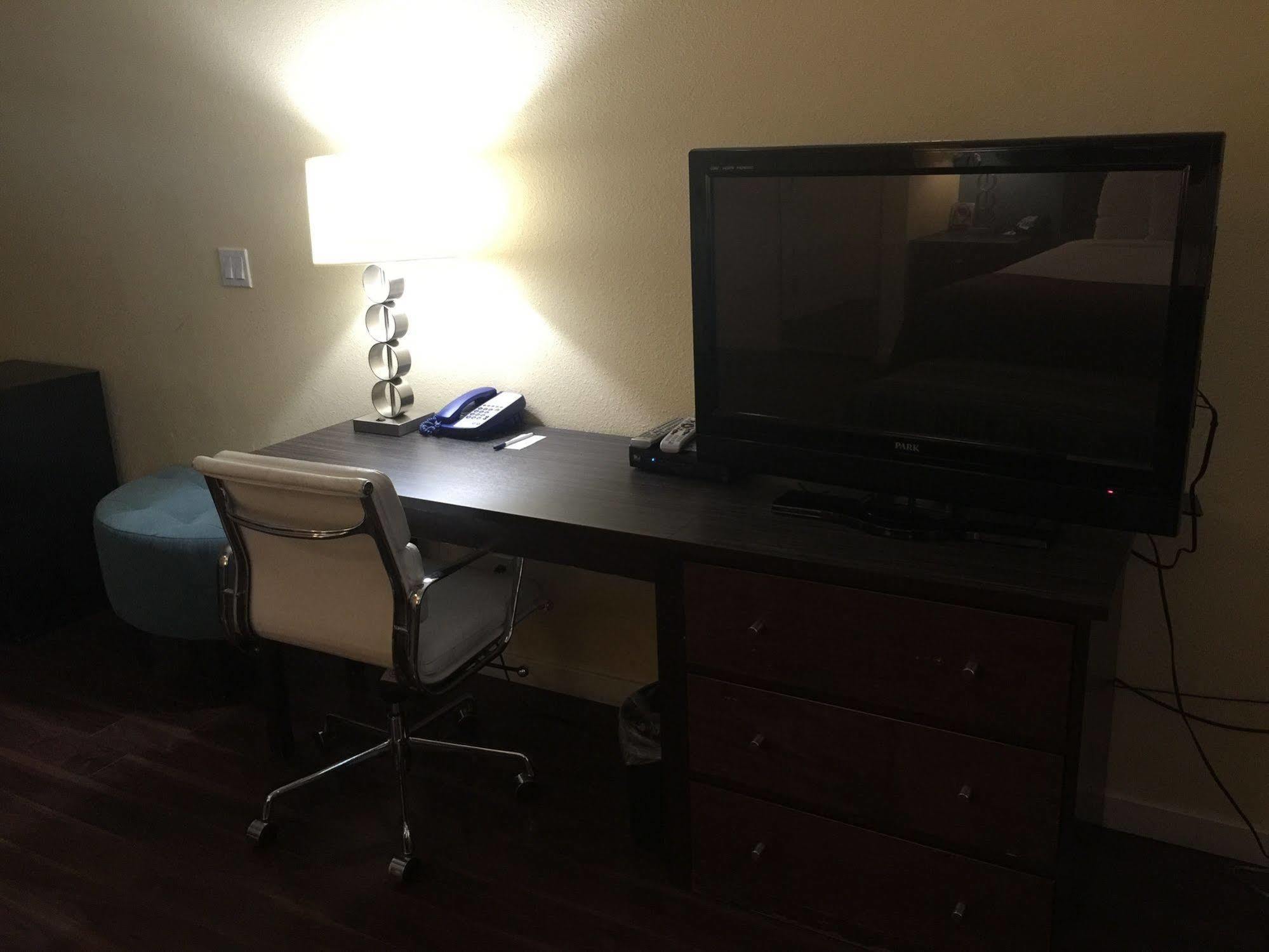 Comfort Inn & Suites Near Ontario Airport Экстерьер фото