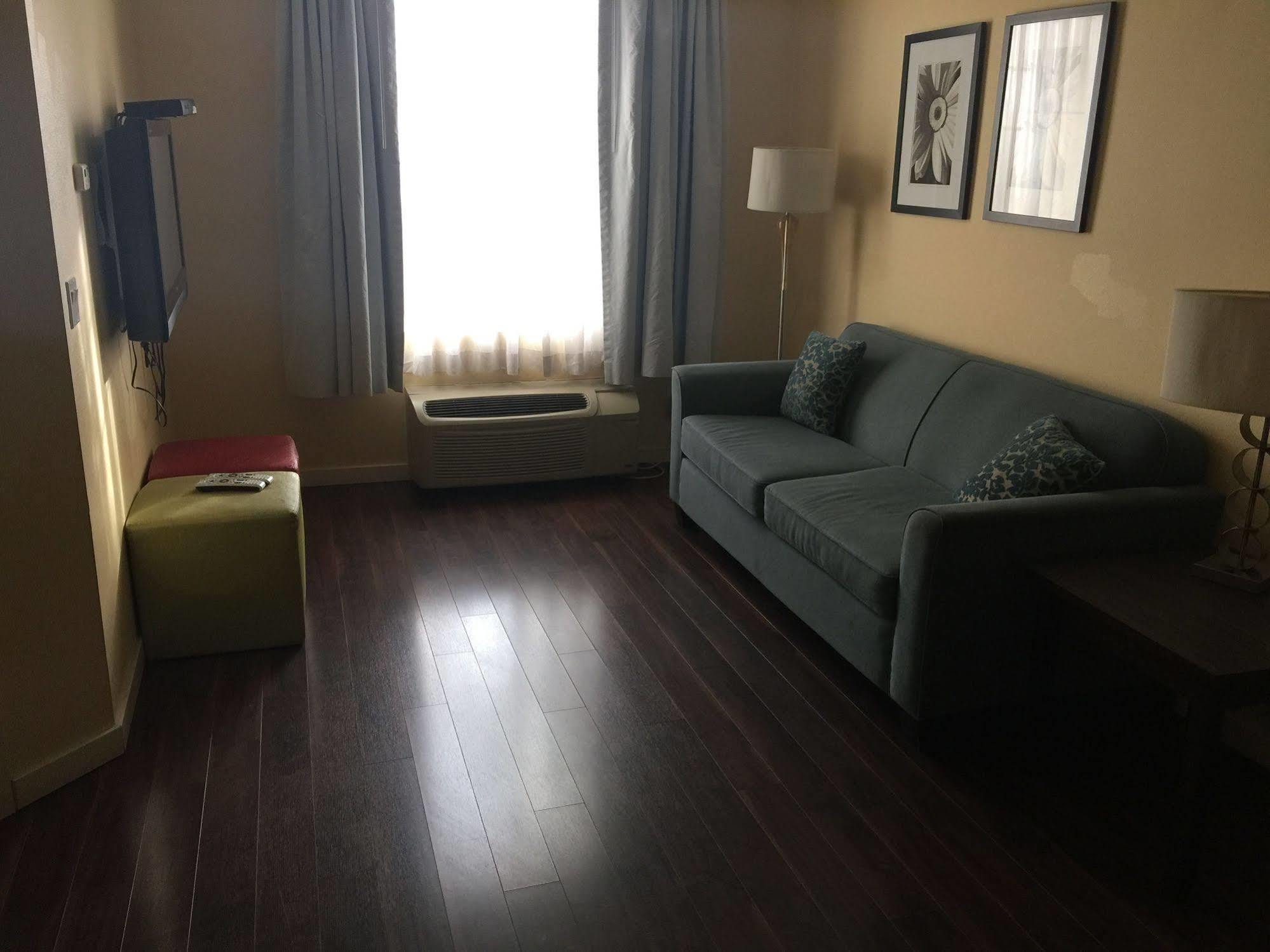 Comfort Inn & Suites Near Ontario Airport Экстерьер фото